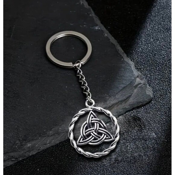 Eternal Celtic Trinity Knot Pendant Keychain - Picture 3 of 5
